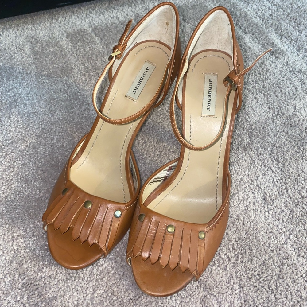 Tan Beige Burberry strapped heels size 38 size 8